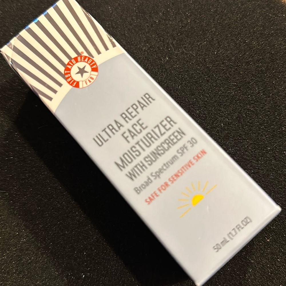 NIB First Aid Beauty Ultra Repair Face Moisturizer with Sunscreen